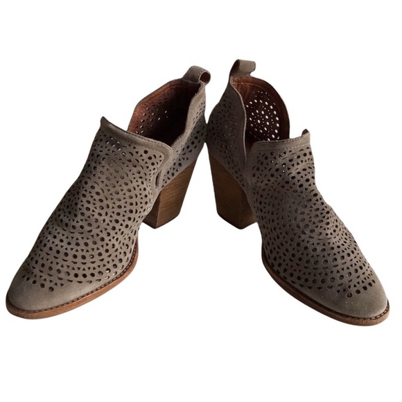 Jeffrey Campbell Rosalee Suede Leather Laser Cut Ankle Boot Size 10 Taupe Boho - Picture 3 of 9